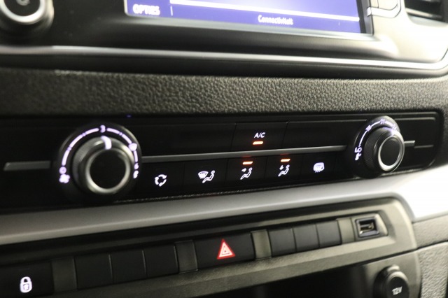 Opel Vivaro 2.0 CDTI L3 Automaat Dubbele Cabine EURO 6 - Airco - Cruise - Camera - € 18.950,- Excl. Opel Vivaro 2.0 CDTI L3 Automaat Dubbele Cabine EURO 6 - Airco - Cruise - Camera - € 18.950,- Excl.