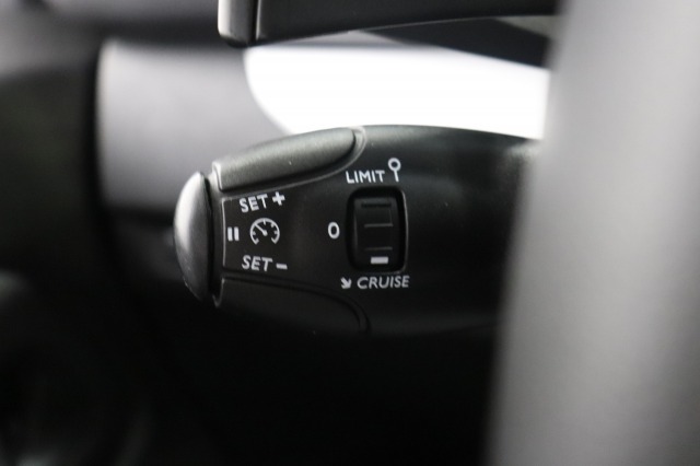 Opel Vivaro 2.0 CDTI L3 Automaat Dubbele Cabine EURO 6 - Airco - Cruise - Camera - € 18.950,- Excl. Opel Vivaro 2.0 CDTI L3 Automaat Dubbele Cabine EURO 6 - Airco - Cruise - Camera - € 18.950,- Excl.