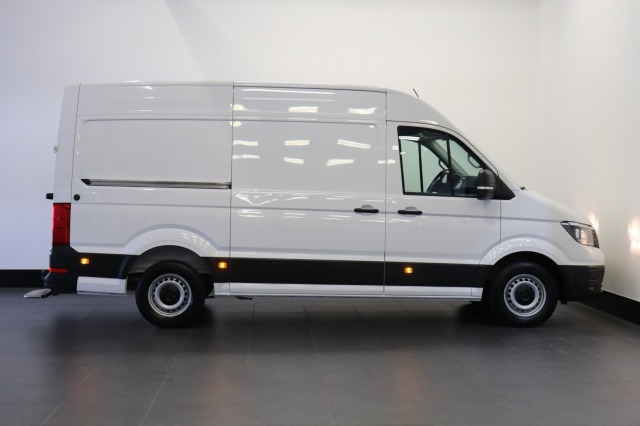 Volkswagen Crafter 2.0 TDI L3H3 EURO 6 - Airco - Cruise - Trekhaak - Camera - € 17.900,- Excl. Volkswagen Crafter 2.0 TDI L3H3 EURO 6 - Airco - Cruise - Trekhaak - Camera - € 17.900,- Excl.
