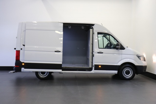 Volkswagen Crafter 2.0 TDI L3H3 EURO 6 - Airco - Cruise - Trekhaak - Camera - € 17.900,- Excl. Volkswagen Crafter 2.0 TDI L3H3 EURO 6 - Airco - Cruise - Trekhaak - Camera - € 17.900,- Excl.