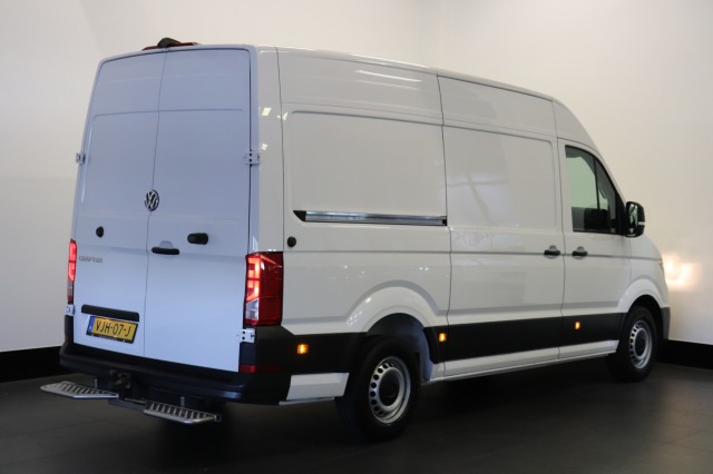 Volkswagen Crafter 2.0 TDI L3H3 EURO 6 - Airco - Cruise - Trekhaak - Camera - € 17.900,- Excl. Volkswagen Crafter 2.0 TDI L3H3 EURO 6 - Airco - Cruise - Trekhaak - Camera - € 17.900,- Excl.