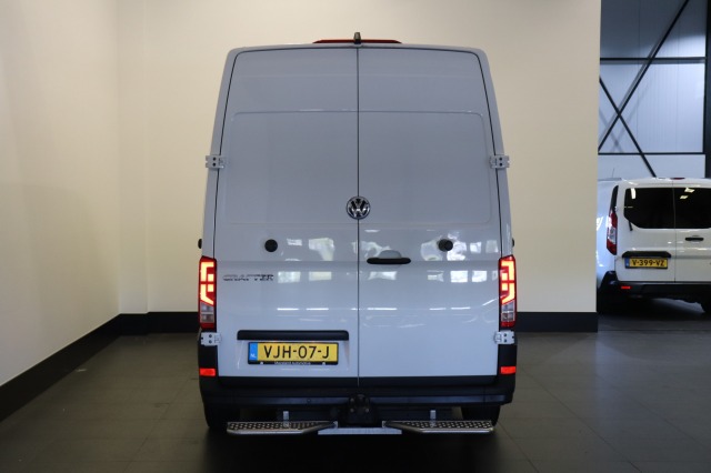 Volkswagen Crafter 2.0 TDI L3H3 EURO 6 - Airco - Cruise - Trekhaak - Camera - € 17.900,- Excl. Volkswagen Crafter 2.0 TDI L3H3 EURO 6 - Airco - Cruise - Trekhaak - Camera - € 17.900,- Excl.