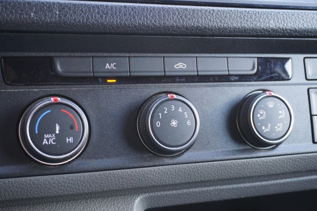 Volkswagen Crafter 2.0 TDI 140PK L3H3 EURO 6 - Airco - Cruise - Camera - € 18.950,- Excl.