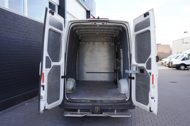 Volkswagen Crafter 2.0 TDI 140PK L3H3 EURO 6 - Airco - Cruise - Camera - € 18.950,- Excl.