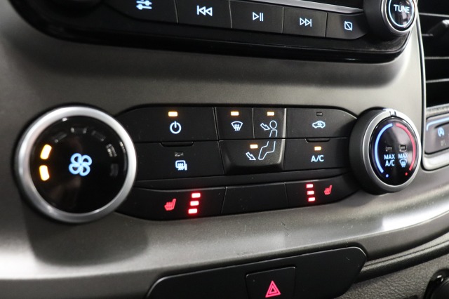 Ford Transit Custom 2.0 TDCI 130PK L2 Dubbele Cabine EURO 6 - Airco - Navi - Cruise - Trekhaak - € 18.950,- Excl.