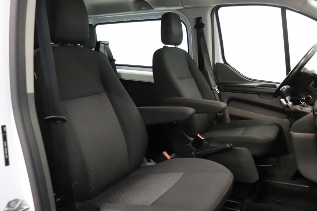 Ford Transit Custom 2.0 TDCI 130PK L2 Dubbele Cabine EURO 6 - Airco - Navi - Cruise - Trekhaak - € 18.950,- Excl.