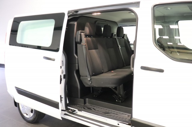 Ford Transit Custom 2.0 TDCI 130PK L2 Dubbele Cabine EURO 6 - Airco - Navi - Cruise - Trekhaak - € 18.950,- Excl.