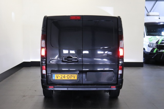 Renault Trafic 2.0 dCi 150PK Automaat L2 EURO 6 - Airco - Navi - Cruise - € 23.950,- Excl. Renault Trafic 2.0 dCi 150PK Automaat L2 EURO 6 - Airco - Navi - Cruise - € 23.950,- Excl.