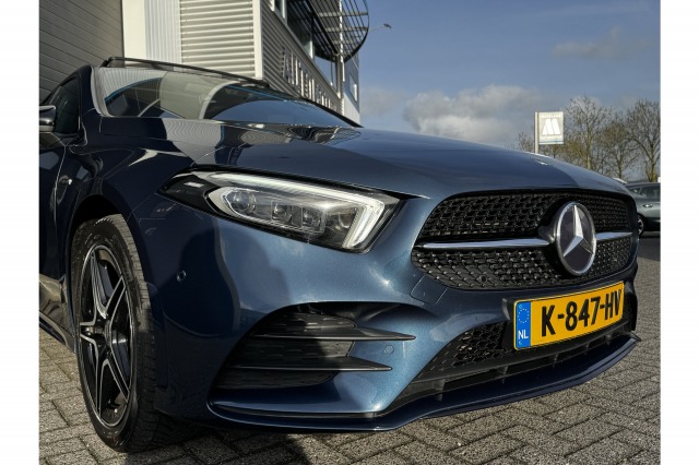 Mercedes-Benz A-Klasse 250 e Business Solution AMG Limited 94% SOH | Pano | Sfeer | Camera | Orig. NL | €20.900,- incl. BTW Mercedes-Benz A-Klasse 250 e Business Solution AMG Limited 94% SOH | Pano | Sfeer | Camera | Orig. NL | €20.900,- incl. BTW