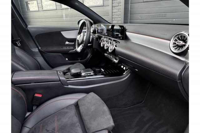 Mercedes-Benz A-Klasse 250 e Business Solution AMG Limited 94% SOH | Pano | Sfeer | Camera | Orig. NL | €20.900,- incl. BTW Mercedes-Benz A-Klasse 250 e Business Solution AMG Limited 94% SOH | Pano | Sfeer | Camera | Orig. NL | €20.900,- incl. BTW