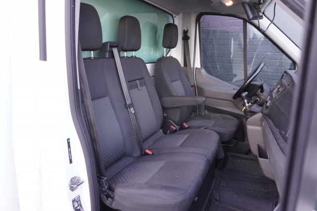 Ford Transit 2.0 TDCI L4 Bakwagen 130PK EURO 6 - Airco - Laadklep - Camera - € 17.950,- Excl.