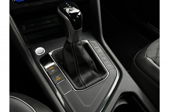 Volkswagen Tiguan 1.5 TSI R-Line Business+ | IQ | ACC | H&K Audio | Camera | €27.900,- incl. BTW Volkswagen Tiguan 1.5 TSI R-Line Business+ | IQ | ACC | H&K Audio | Camera | €27.900,- incl. BTW