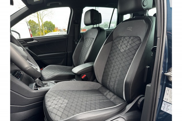 Volkswagen Tiguan 1.5 TSI R-Line Business+ | IQ | ACC | H&K Audio | Camera | €27.900,- incl. BTW Volkswagen Tiguan 1.5 TSI R-Line Business+ | IQ | ACC | H&K Audio | Camera | €27.900,- incl. BTW