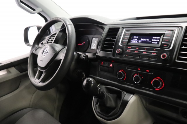 Volkswagen Transporter 2.0 TDI L2 150PK 2x schuifdeur EURO 6 - Airco - Trekhaak - PDC - € 12.950,- Excl. Volkswagen Transporter 2.0 TDI L2 150PK 2x schuifdeur EURO 6 - Airco - Trekhaak - PDC - € 12.950,- Excl.