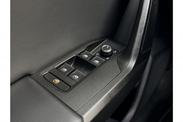 SEAT Leon 1.5 eTSI 150PK Automaat FR Launch Edition | Cruise | Camera | Winterpakket | Carplay | €19.900,- incl. BTW