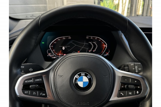 BMW 1-serie 118i Business Edition M-Sport Shadow Automaat | Navi | Cruise | Carplay | Sfeer | €19.900,- incl. BTW