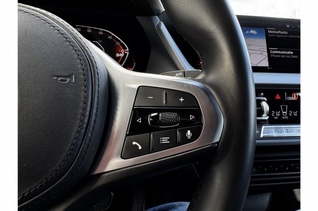 BMW 1-serie 118i Business Edition M-Sport Shadow Automaat | Navi | Cruise | Carplay | Sfeer | €19.900,- incl. BTW