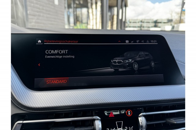 BMW 1-serie 118i Business Edition M-Sport Shadow Automaat | Navi | Cruise | Carplay | Sfeer | €19.900,- incl. BTW