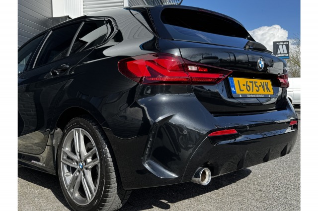 BMW 1-serie 118i Business Edition M-Sport Shadow Automaat | Navi | Cruise | Carplay | Sfeer | €19.900,- incl. BTW