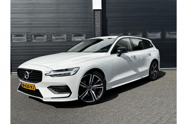 Volvo V60 2.0 B3 163PK Momentum R-Design | Camera | Trekhaak | Stoel & Stuur verw. | €22.900,- incl. BTW Volvo V60 2.0 B3 163PK Momentum R-Design | Camera | Trekhaak | Stoel & Stuur verw. | €22.900,- incl. BTW