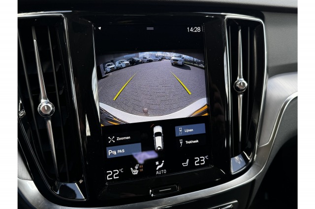 Volvo V60 2.0 B3 163PK Momentum R-Design | Camera | Trekhaak | Stoel & Stuur verw. | €22.900,- incl. BTW