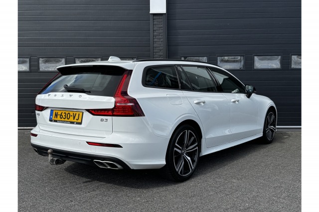 Volvo V60 2.0 B3 163PK Momentum R-Design | Camera | Trekhaak | Stoel & Stuur verw. | €22.900,- incl. BTW Volvo V60 2.0 B3 163PK Momentum R-Design | Camera | Trekhaak | Stoel & Stuur verw. | €22.900,- incl. BTW