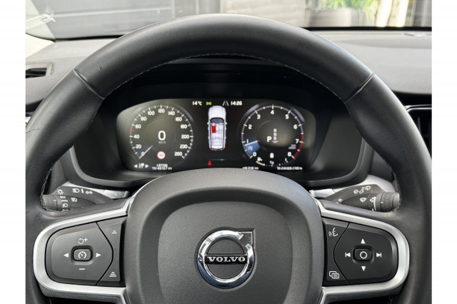 Volvo V60 2.0 B3 163PK Momentum R-Design | Camera | Trekhaak | Stoel & Stuur verw. | €22.900,- incl. BTW