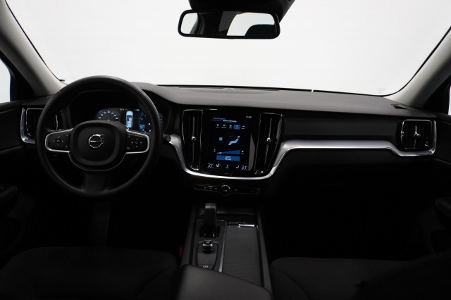Volvo V60 2.0 B3 163PK Momentum R-Design 12MND garantie | Camera | Trekhaak | Stoel & Stuur verw. | €22.900,- incl. BTW Volvo V60 2.0 B3 163PK Momentum R-Design 12MND garantie | Camera | Trekhaak | Stoel & Stuur verw. | €22.900,- incl. BTW