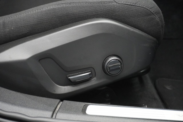Volvo V60 2.0 B3 163PK Momentum R-Design 12MND garantie | Camera | Trekhaak | Stoel & Stuur verw. | €22.900,- incl. BTW Volvo V60 2.0 B3 163PK Momentum R-Design 12MND garantie | Camera | Trekhaak | Stoel & Stuur verw. | €22.900,- incl. BTW