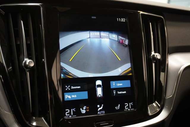 Volvo V60 2.0 B3 163PK Momentum R-Design 12MND garantie | Camera | Trekhaak | Stoel & Stuur verw. | €22.900,- incl. BTW Volvo V60 2.0 B3 163PK Momentum R-Design 12MND garantie | Camera | Trekhaak | Stoel & Stuur verw. | €22.900,- incl. BTW