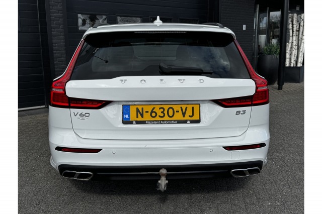 Volvo V60 2.0 B3 163PK Momentum R-Design | Camera | Trekhaak | Stoel & Stuur verw. | €22.900,- incl. BTW