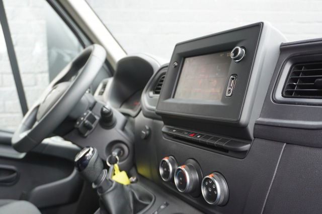 Renault Master 2.3 dCi 130 PK EURO 6 - Airco - Cruise - Trekhaak - € 15.950,- Excl.