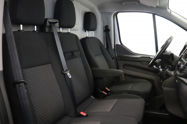 Ford Transit Custom 2.0 TDCI EURO 6 - Airco - Cruise - Trekhaak - € 12.900,- Excl.