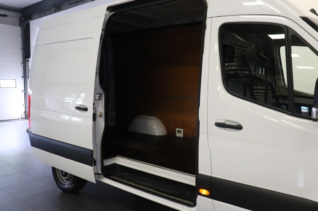 Mercedes-Benz Sprinter 315 CDI Automaat L2H2 EURO 6 - A/C climate - Cruise - Camera - € 20.950,- Excl. Mercedes-Benz Sprinter 315 CDI Automaat L2H2 EURO 6 - A/C climate - Cruise - Camera - € 20.950,- Excl.