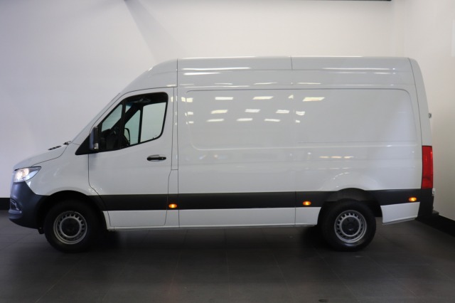 Mercedes-Benz Sprinter 315 CDI Automaat L2H2 EURO 6 - A/C climate - Cruise - Camera - € 20.950,- Excl. Mercedes-Benz Sprinter 315 CDI Automaat L2H2 EURO 6 - A/C climate - Cruise - Camera - € 20.950,- Excl.