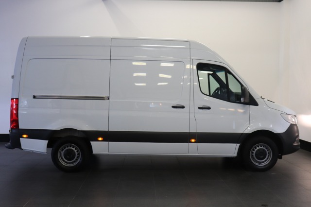Mercedes-Benz Sprinter 315 CDI Automaat L2H2 EURO 6 - A/C climate - Cruise - Camera - € 20.950,- Excl. Mercedes-Benz Sprinter 315 CDI Automaat L2H2 EURO 6 - A/C climate - Cruise - Camera - € 20.950,- Excl.