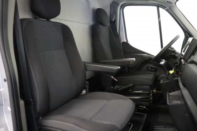 Opel Movano 2.3 Turbo 180PK L1H2 EURO 6 - Airco - Navi - Cruise - € 14.950,- Excl. Opel Movano 2.3 Turbo 180PK L1H2 EURO 6 - Airco - Navi - Cruise - € 14.950,- Excl.