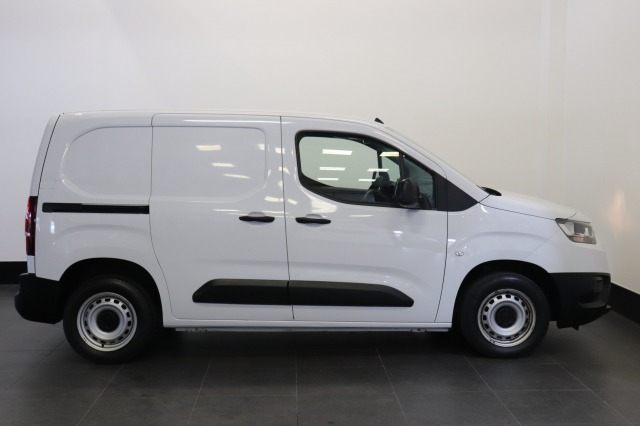 Toyota PROACE CITY 1.5 D-4D EURO 6 - Airco - Cruise - PDC - € 13.900,- Excl.
