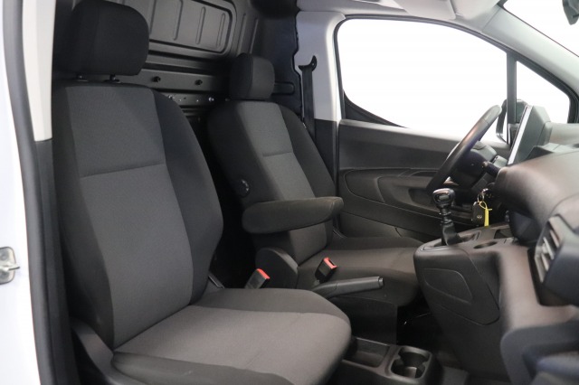 Toyota PROACE CITY 1.5 D-4D EURO 6 - Airco - Cruise - PDC - € 13.900,- Excl.