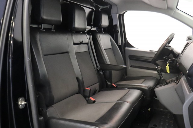 Toyota ProAce Worker 2.0 D-4D 145PK L3 2x Schuifdeur EURO 6 - Airco - Cruise - Trekhaak - € 13.900,- Excl.