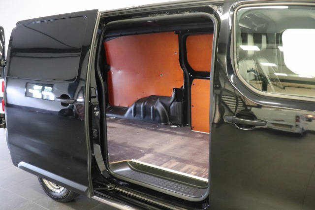 Toyota ProAce Worker 2.0 D-4D 145PK L3 2x Schuifdeur EURO 6 - Airco - Cruise - Trekhaak - € 13.900,- Excl. Toyota ProAce Worker 2.0 D-4D 145PK L3 2x Schuifdeur EURO 6 - Airco - Cruise - Trekhaak - € 13.900,- Excl.