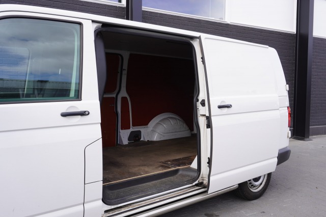 Volkswagen Transporter 2.0 TDI 150PK L2 Automaat 2x Schuif EURO 6 - Airco - Navi - Cruise - € 11.950,- Excl.