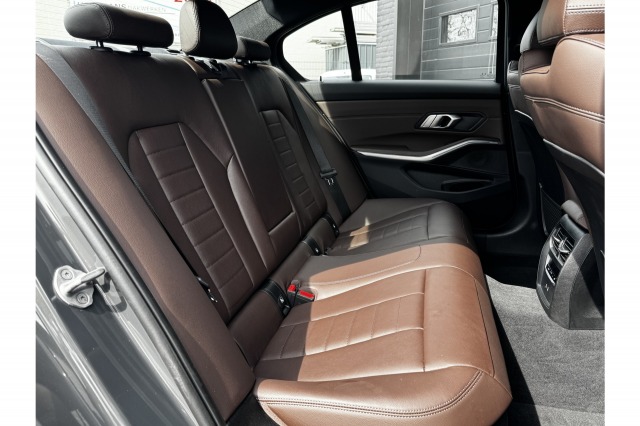 BMW 3-serie 330e High Executive 293PK Dealer OH | Laser | 19'' | Individual kleur | Leder | €29.950,- incl. BTW