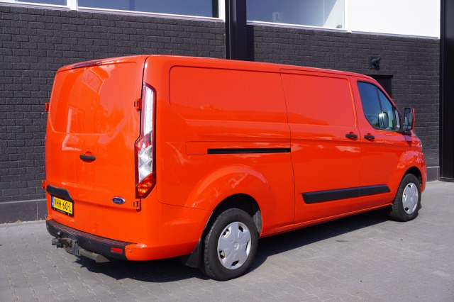 Ford Transit Custom 2.0 TDCI L2 EURO 6 - Airco - Cruise - PDC - € 11.950,- Excl. Ford Transit Custom 2.0 TDCI L2 EURO 6 - Airco - Cruise - PDC - € 11.950,- Excl.