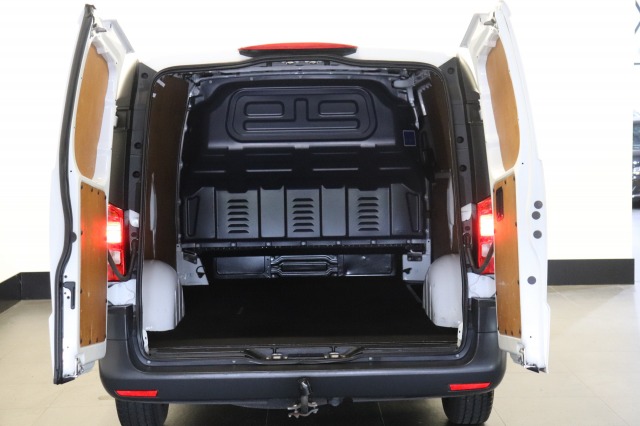Mercedes-Benz Vito 111 CDI Lang EURO 6 - Airco - Cruise - Trekhaak - € 14.499,- Excl. Mercedes-Benz Vito 111 CDI Lang EURO 6 - Airco - Cruise - Trekhaak - € 14.499,- Excl.