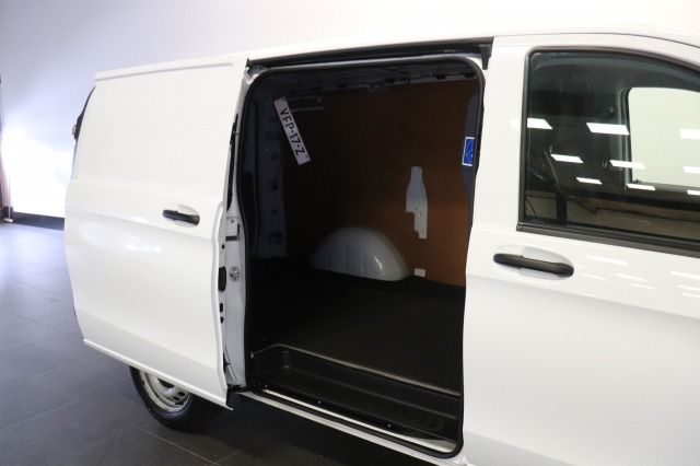 Mercedes-Benz Vito 111 CDI Lang EURO 6 - Airco - Cruise - Trekhaak - € 14.499,- Excl. Mercedes-Benz Vito 111 CDI Lang EURO 6 - Airco - Cruise - Trekhaak - € 14.499,- Excl.