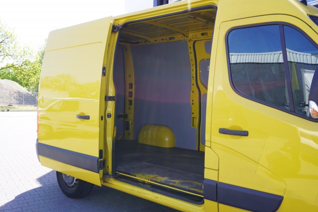 Renault Master 2.3 dCi 163PK 2x Schuifdeur L2H2 EURO 6 - Airco - Navi - Cruise - €8.900,- Excl. Renault Master 2.3 dCi 163PK 2x Schuifdeur L2H2 EURO 6 - Airco - Navi - Cruise - €8.900,- Excl.