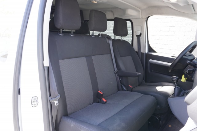 Peugeot Expert 2.0 BlueHDI 122PK L3 Dubbele Cabine EURO 6 - Airco - Cruise - Camera - € 15.900,- Excl. Peugeot Expert 2.0 BlueHDI 122PK L3 Dubbele Cabine EURO 6 - Airco - Cruise - Camera - € 15.900,- Excl.