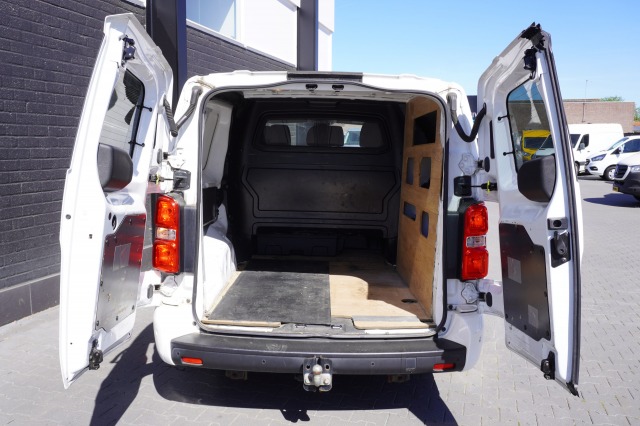 Peugeot Expert 2.0 BlueHDI 122PK L3 Dubbele Cabine EURO 6 - Airco - Cruise - Camera - € 15.900,- Excl. Peugeot Expert 2.0 BlueHDI 122PK L3 Dubbele Cabine EURO 6 - Airco - Cruise - Camera - € 15.900,- Excl.