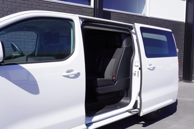 Peugeot Expert 2.0 BlueHDI 122PK L3 Dubbele Cabine EURO 6 - Airco - Cruise - Camera - € 15.900,- Excl. Peugeot Expert 2.0 BlueHDI 122PK L3 Dubbele Cabine EURO 6 - Airco - Cruise - Camera - € 15.900,- Excl.